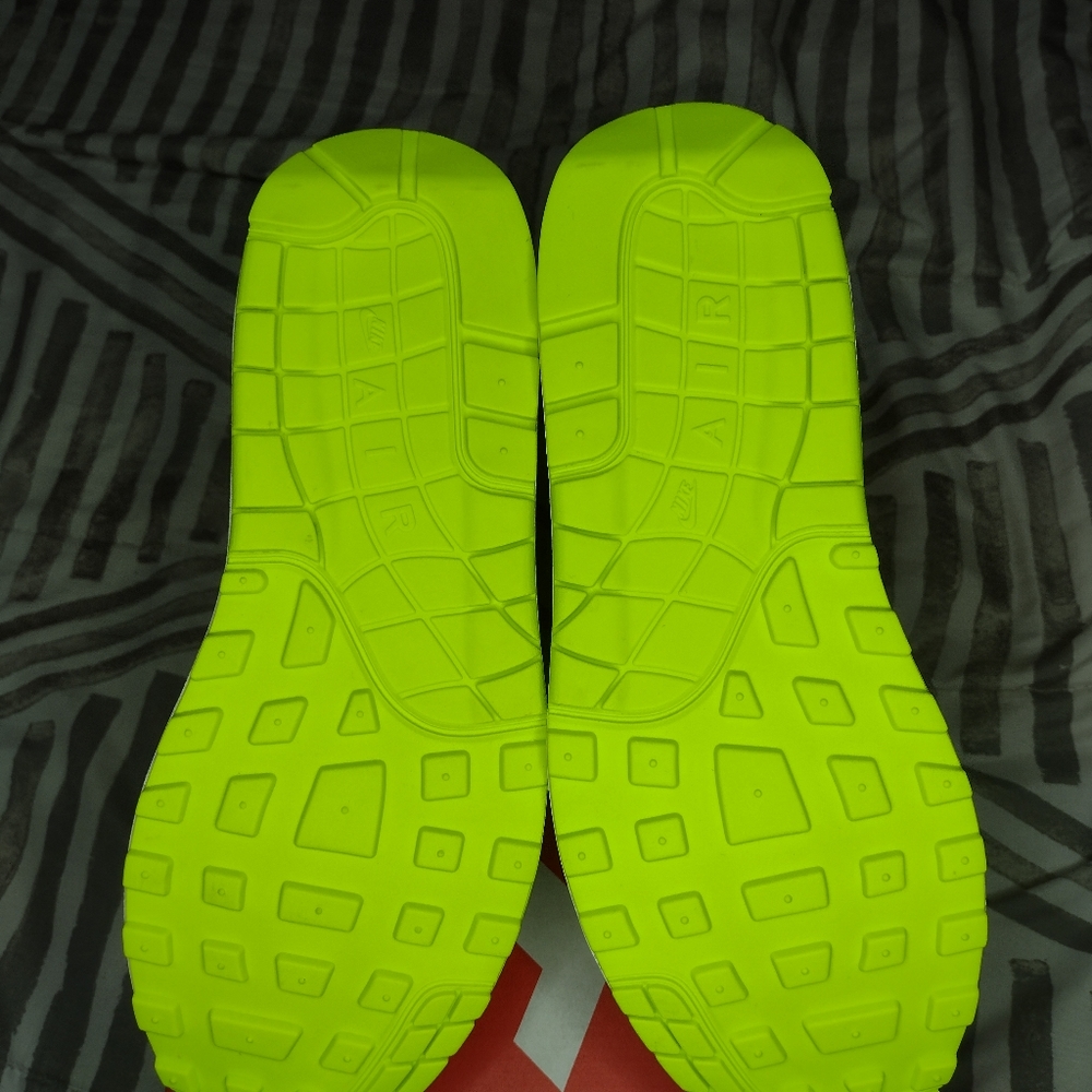 Air max 1 "VOLT" for men size 10, brand new with box - Picture 2 of 5